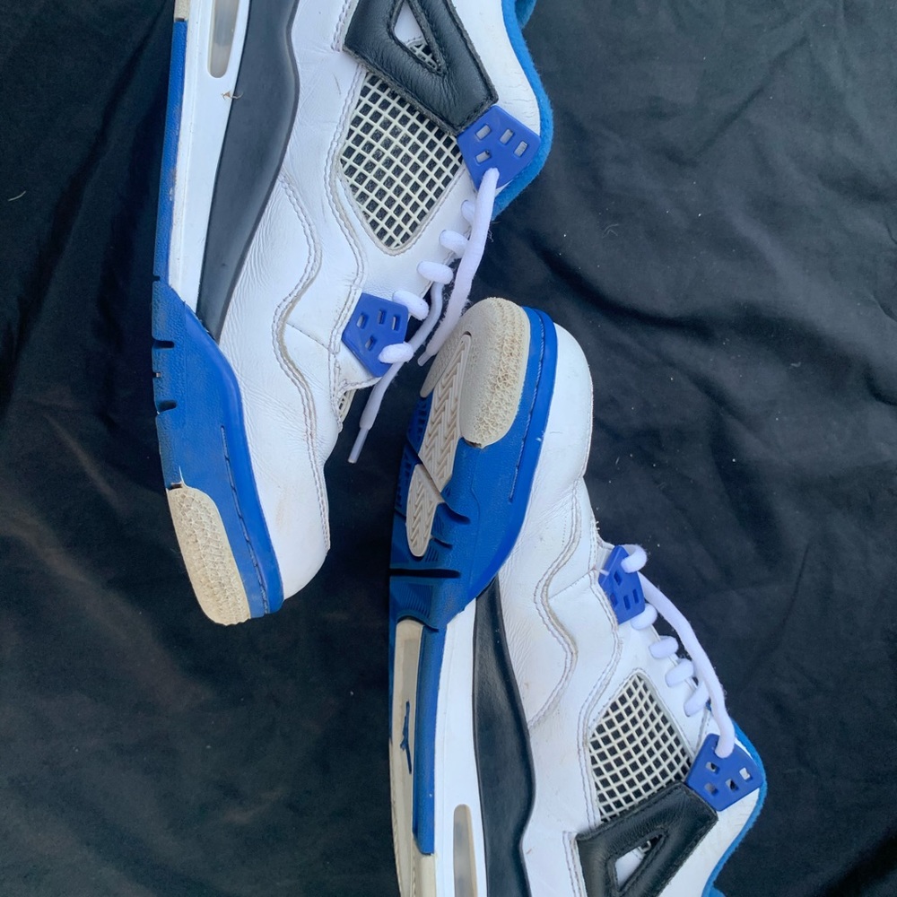 Nike Jordan retro 4 kids size 5.5 basketball shoe